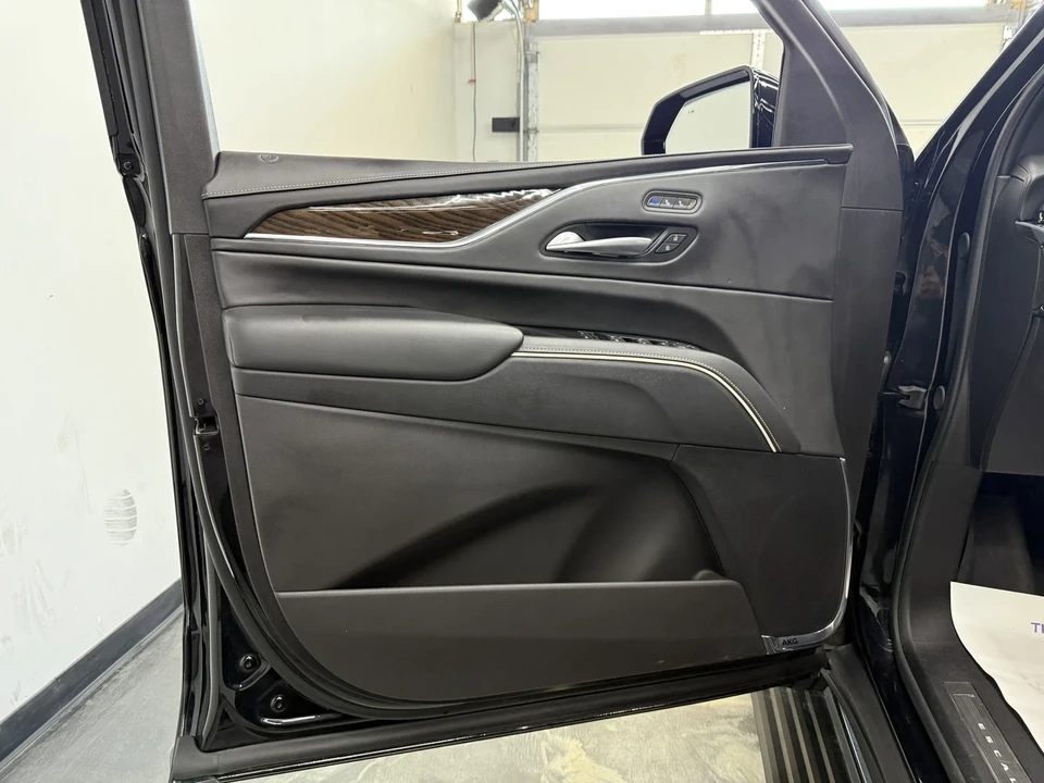 2024 Cadillac Escalade 5th Gen - Image 13 of 21