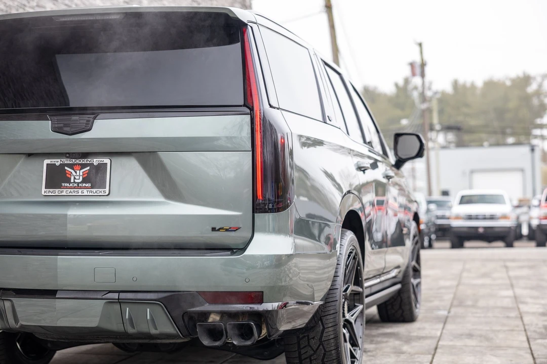 2024 Cadillac Escalade-V 5th Gen - Image 16 of 21