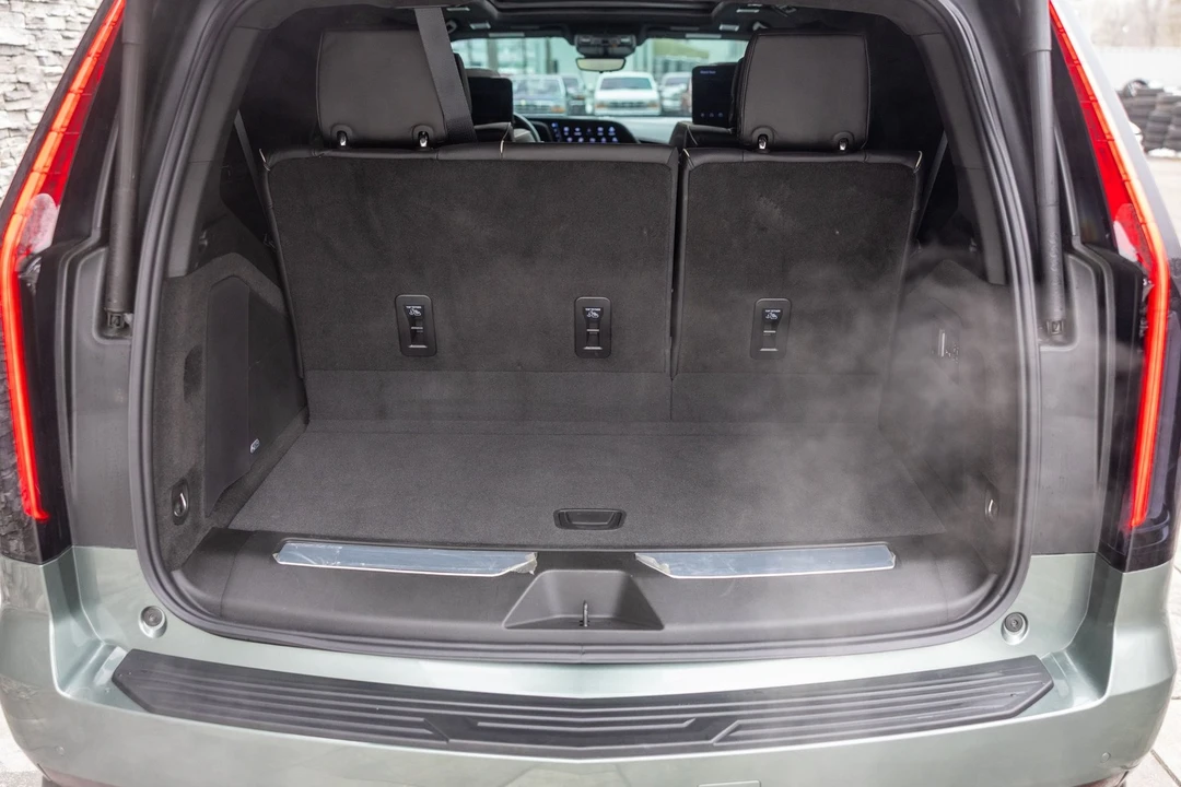 2024 Cadillac Escalade-V 5th Gen - Image 19 of 21