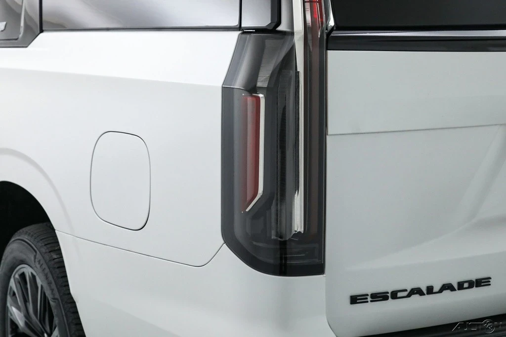 2024 Cadillac Escalade-V 5th Gen - Image 15 of 21