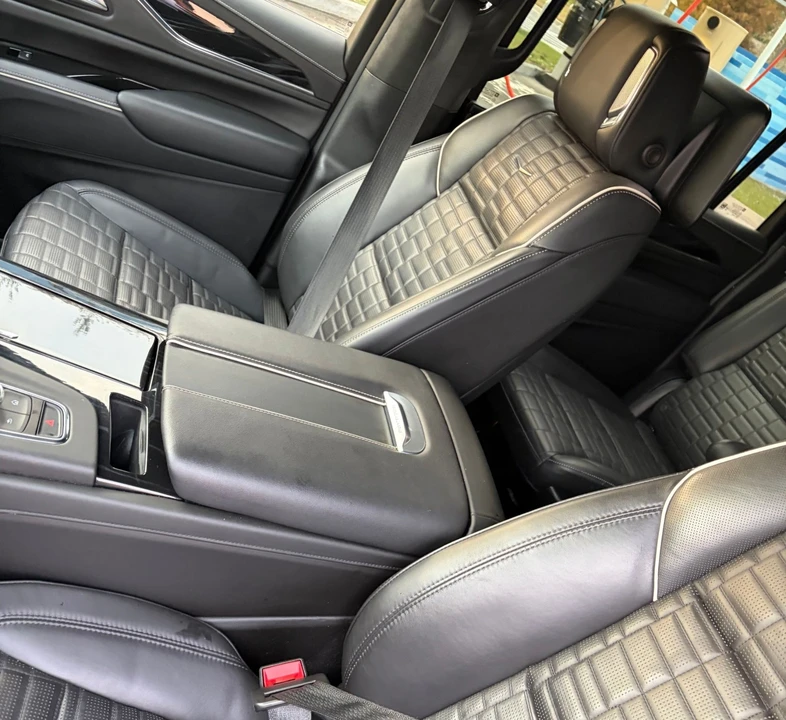 2024 Cadillac Escalade 5th Gen - Image 9 of 12
