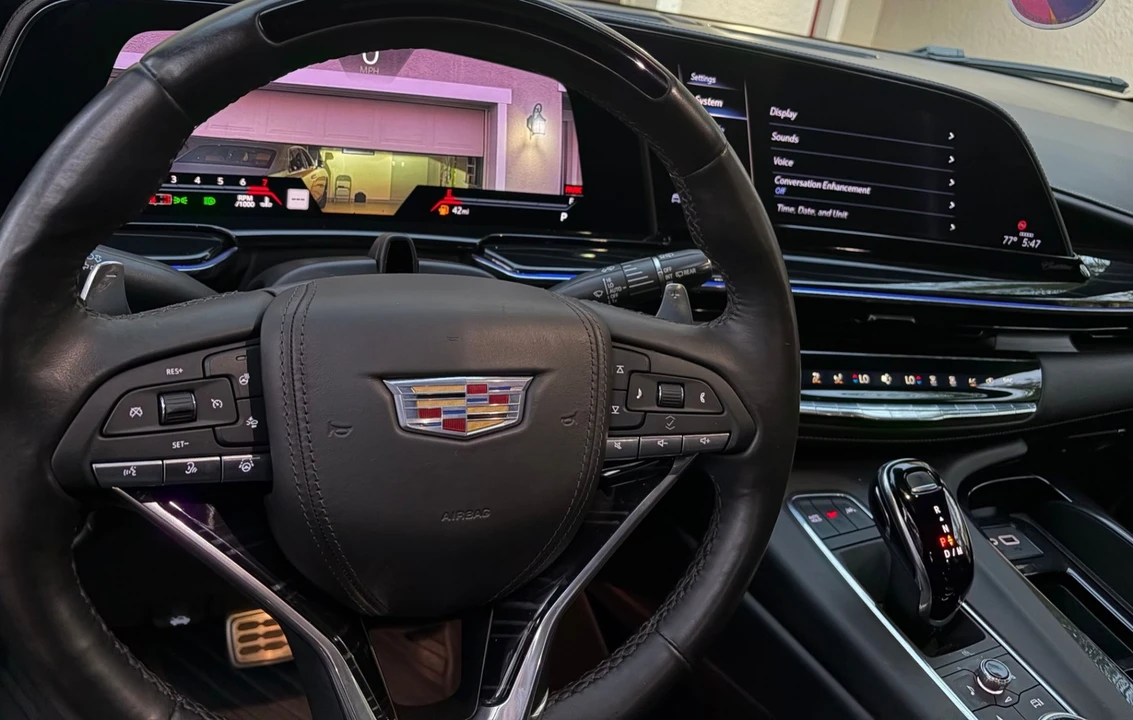 2024 Cadillac Escalade 5th Gen - Image 10 of 12
