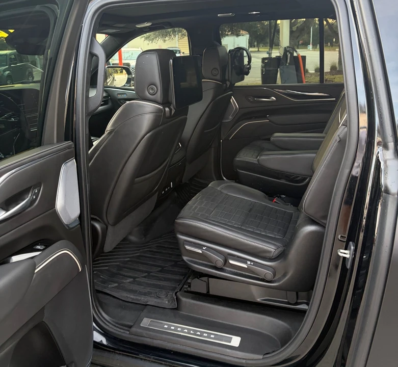 2024 Cadillac Escalade 5th Gen - Image 7 of 12