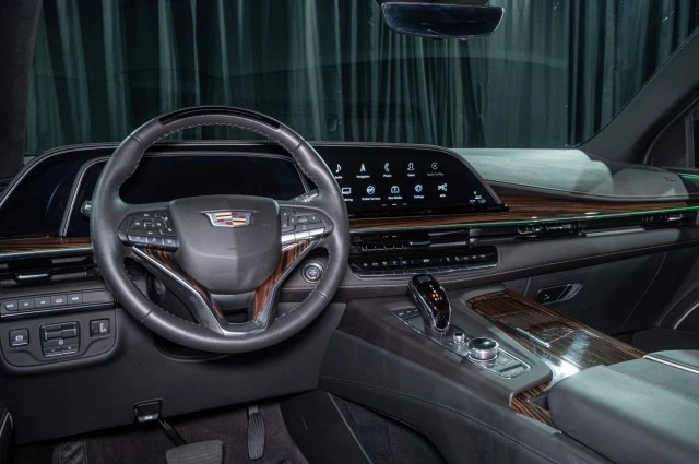 2024 Cadillac Escalade 5th Gen - Image 19 of 21