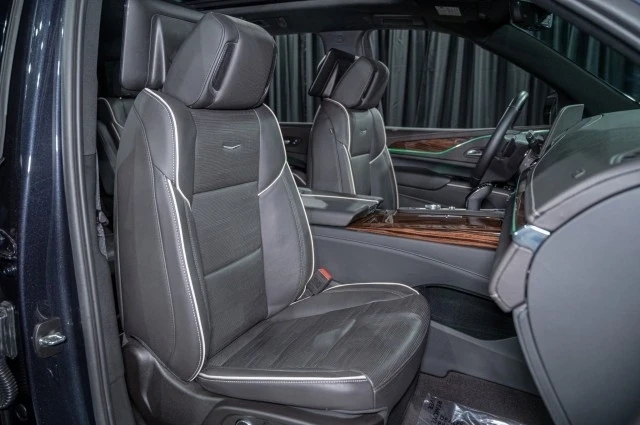 2024 Cadillac Escalade 5th Gen - Image 15 of 21