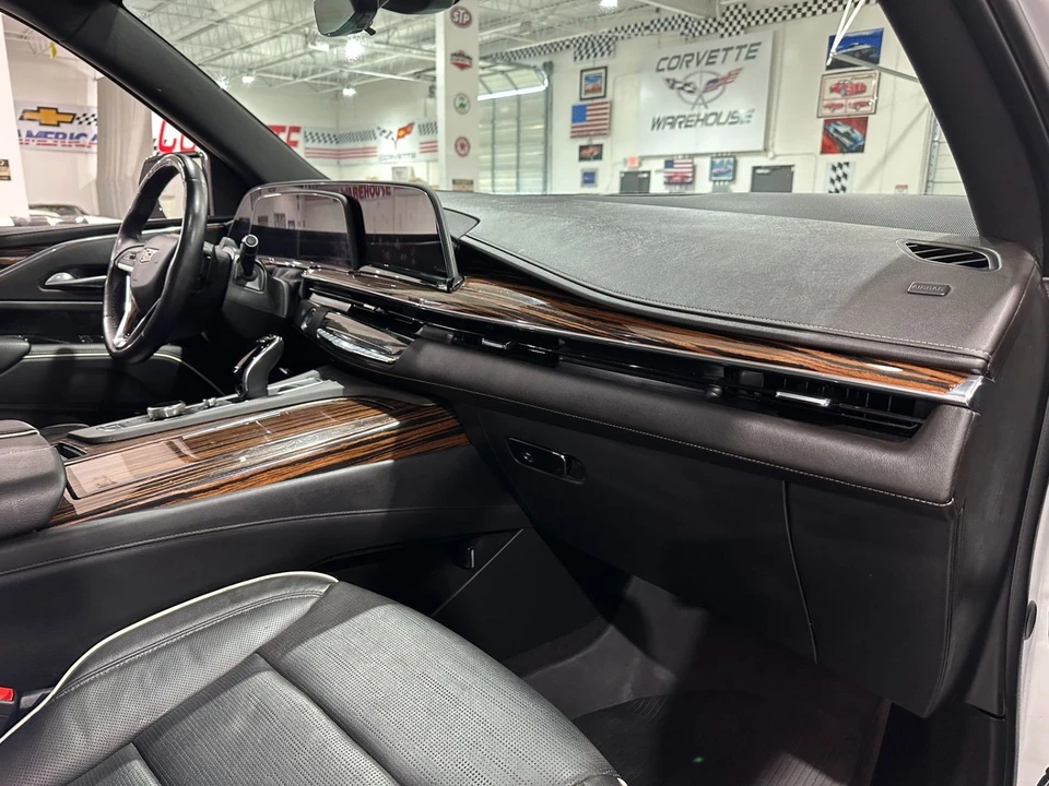2024 Cadillac Escalade 5th Gen - Image 10 of 11