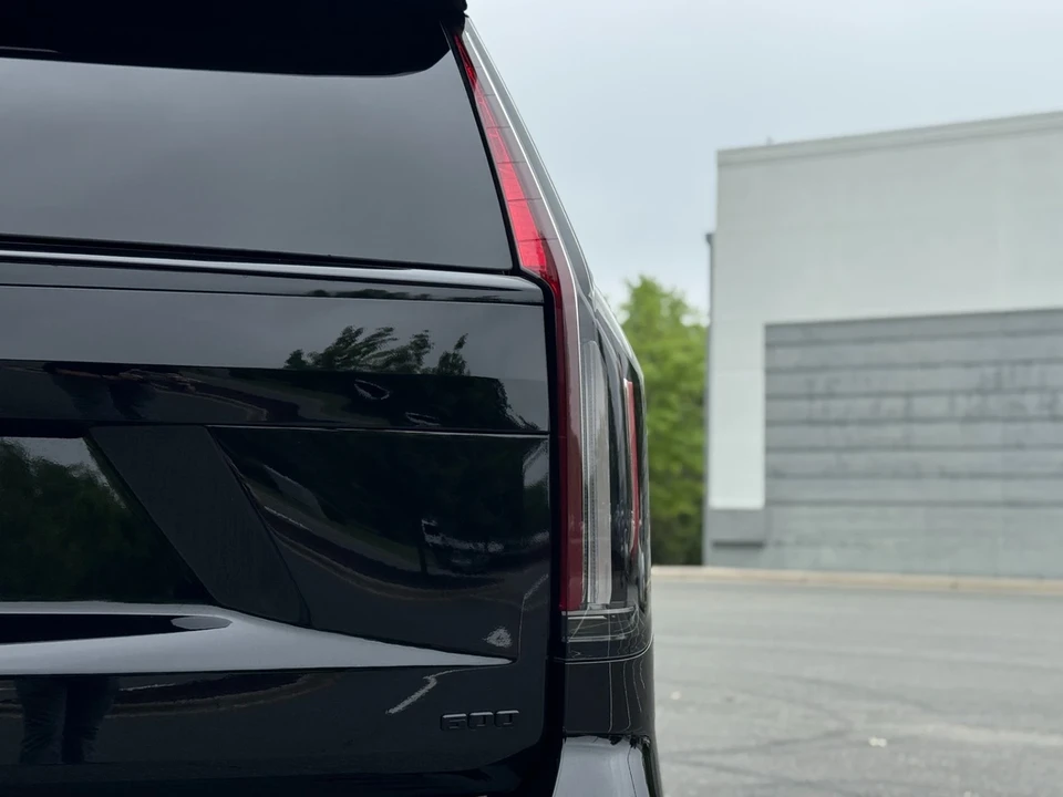 2024 Cadillac Escalade 5th Gen - Image 18 of 21
