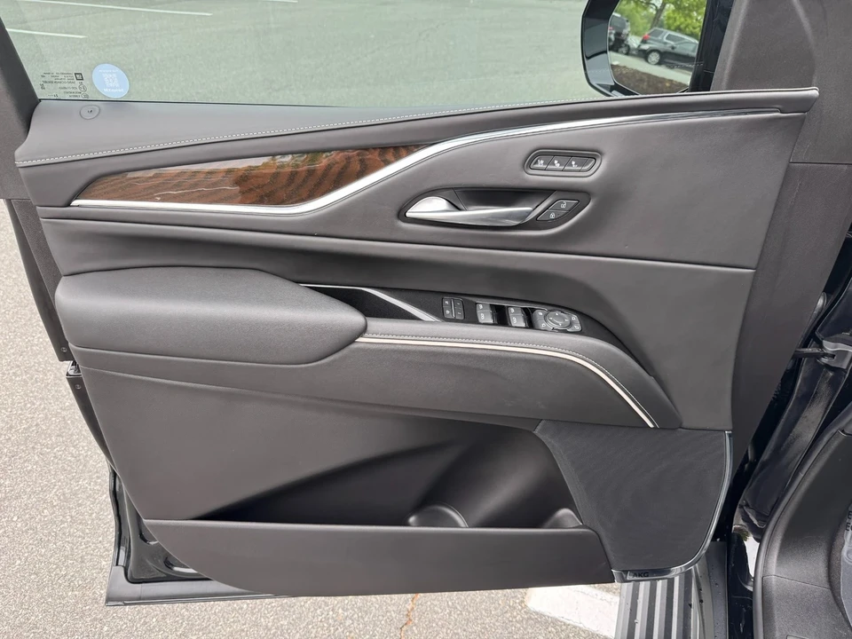 2024 Cadillac Escalade 5th Gen - Image 19 of 21