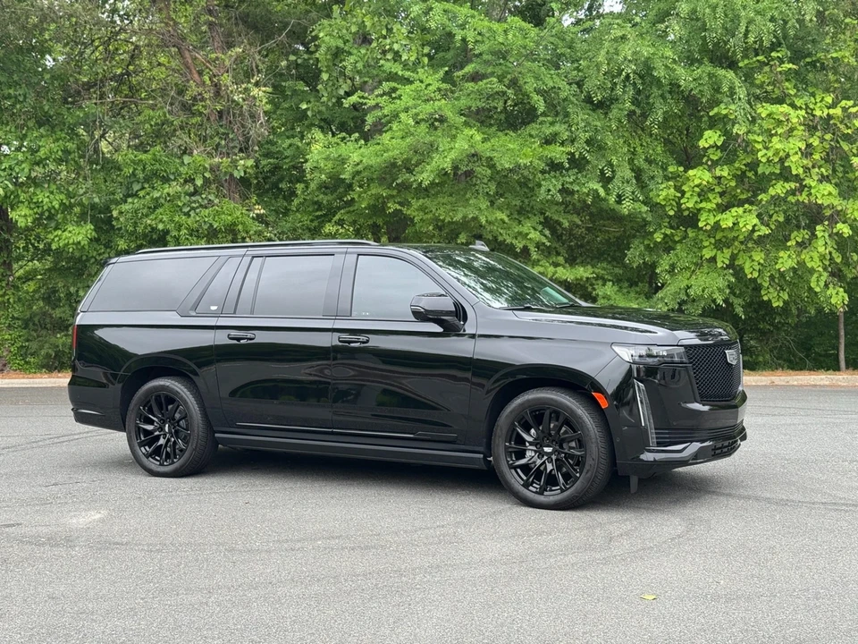 2024 Cadillac Escalade 5th Gen - Image 15 of 21