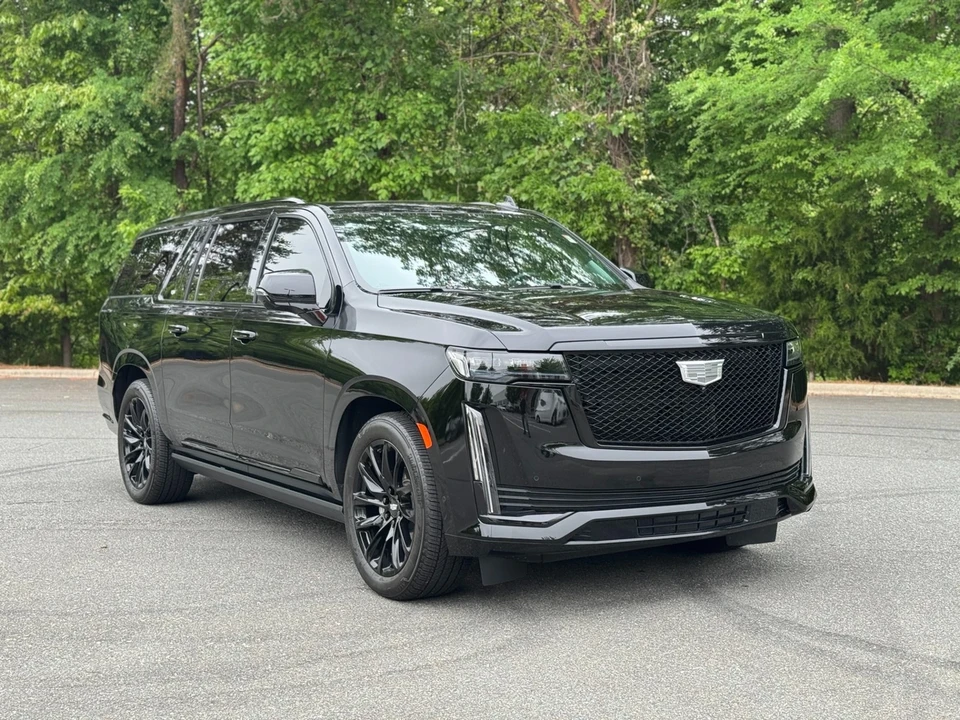 2024 Cadillac Escalade 5th Gen - Image 16 of 21