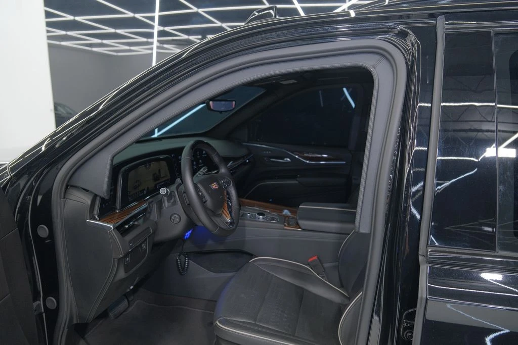 2024 Cadillac Escalade 5th Gen - Image 18 of 21