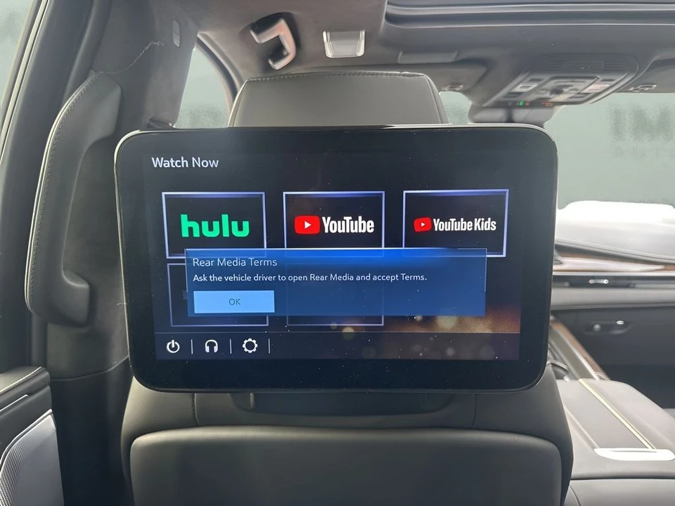 2024 Cadillac Escalade 5th Gen - Image 15 of 21