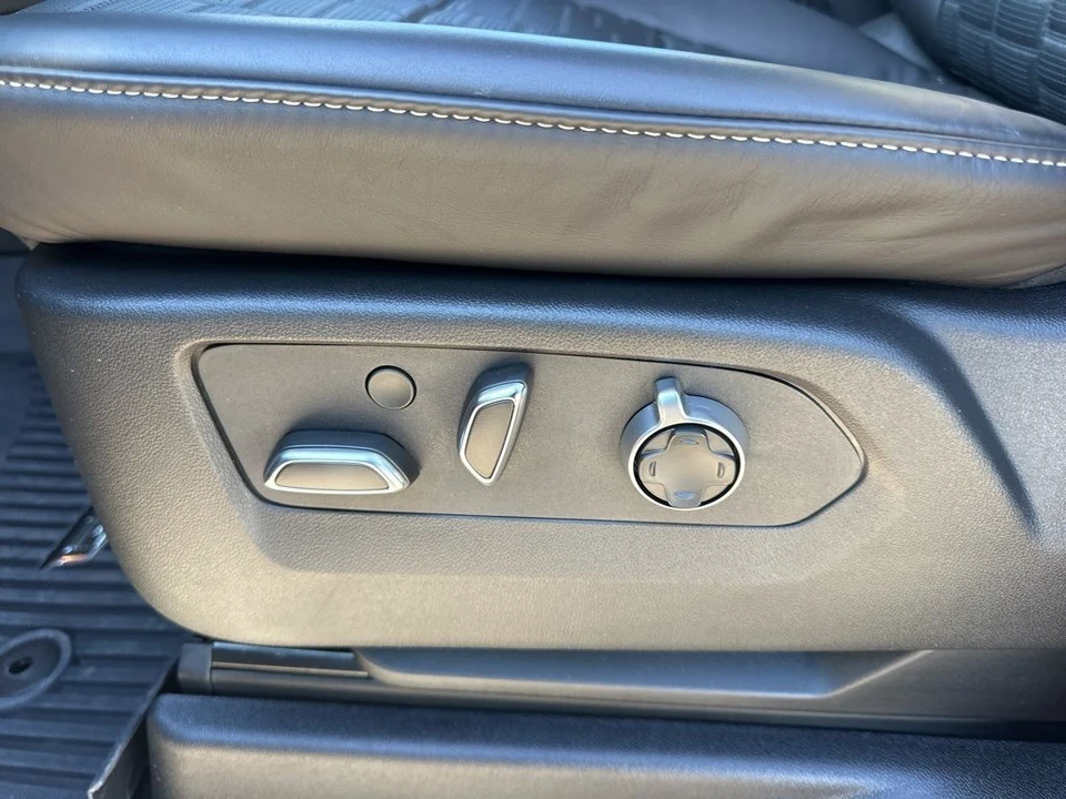 2024 Cadillac Escalade 5th Gen - Image 10 of 21