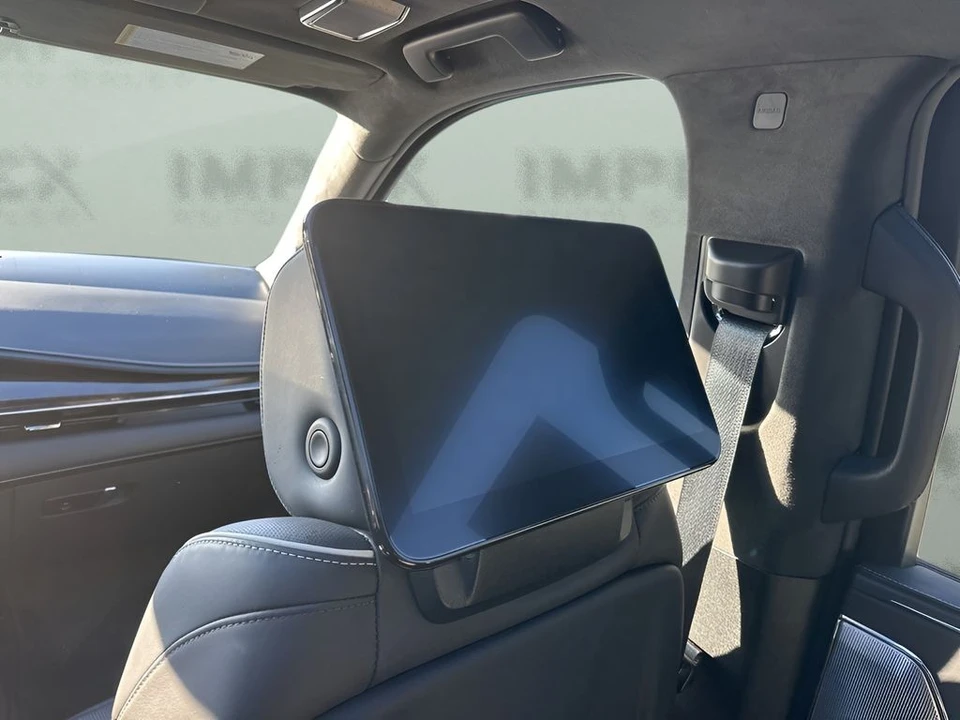 2024 Cadillac Escalade 5th Gen - Image 16 of 21