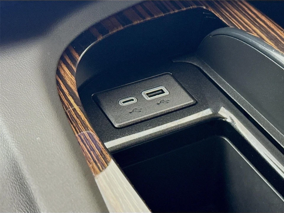 2024 Cadillac Escalade 5th Gen - Image 14 of 21