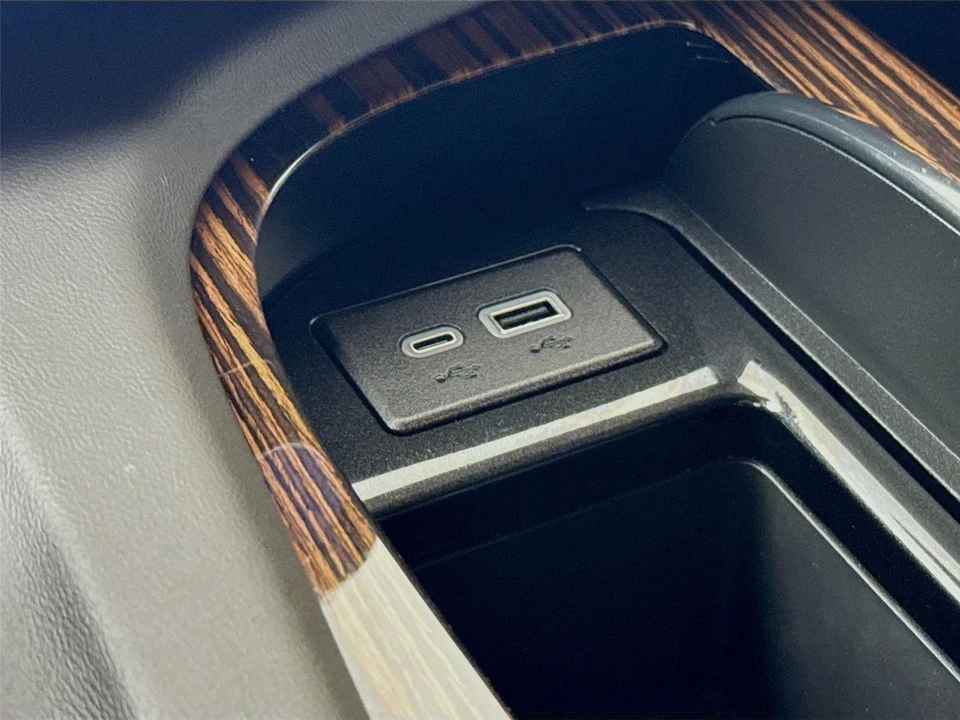 2024 Cadillac Escalade 5th Gen - Image 14 of 21