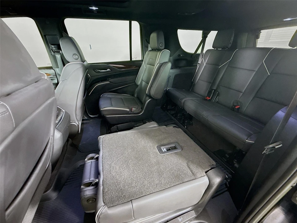 2024 Cadillac Escalade 5th Gen - Image 19 of 21