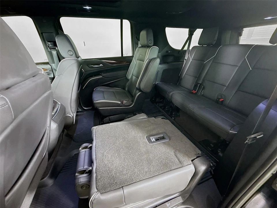2024 Cadillac Escalade 5th Gen - Image 19 of 21