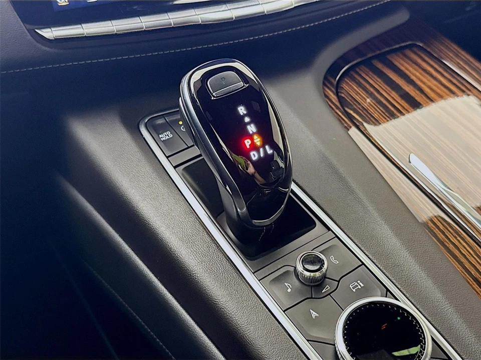 2024 Cadillac Escalade 5th Gen - Image 13 of 21