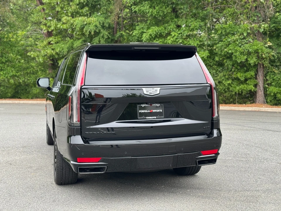 2024 Cadillac Escalade 5th Gen - Image 9 of 12