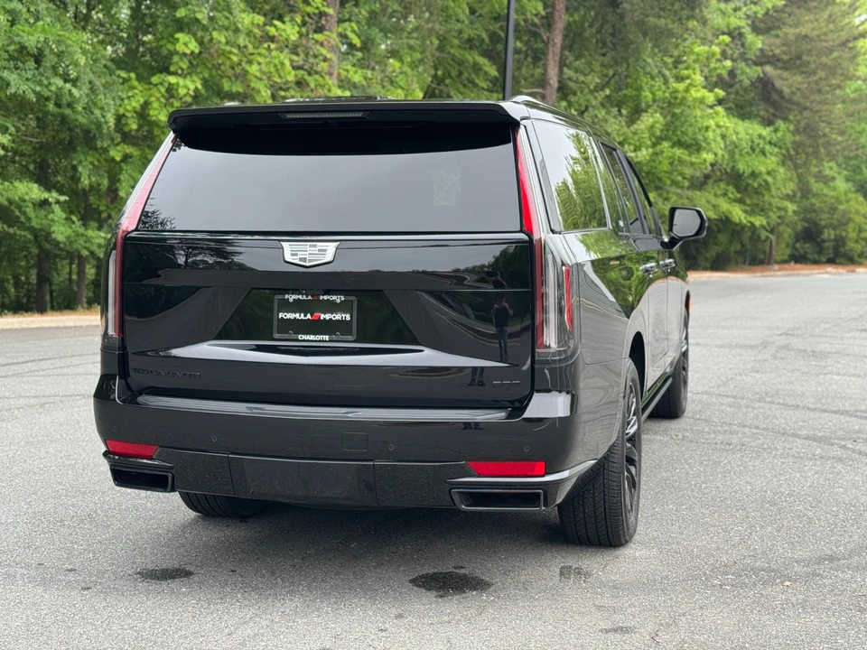 2024 Cadillac Escalade 5th Gen - Image 11 of 12