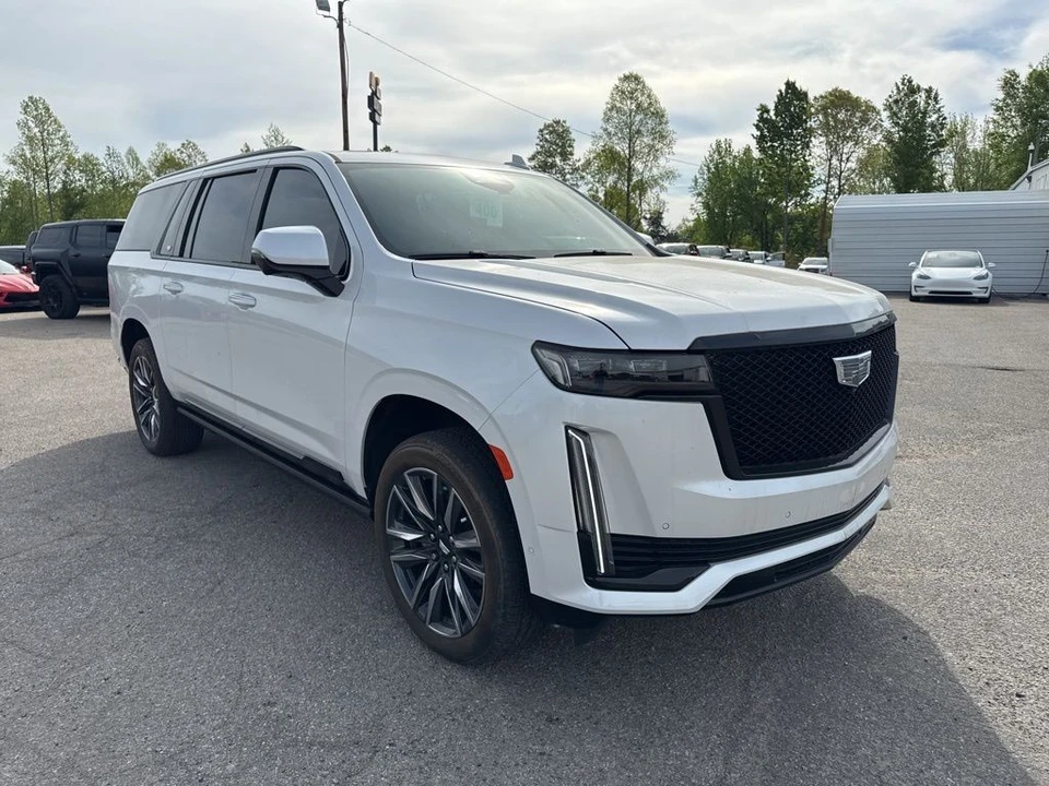 2024 Cadillac Escalade 5th Gen - Image 4 of 8
