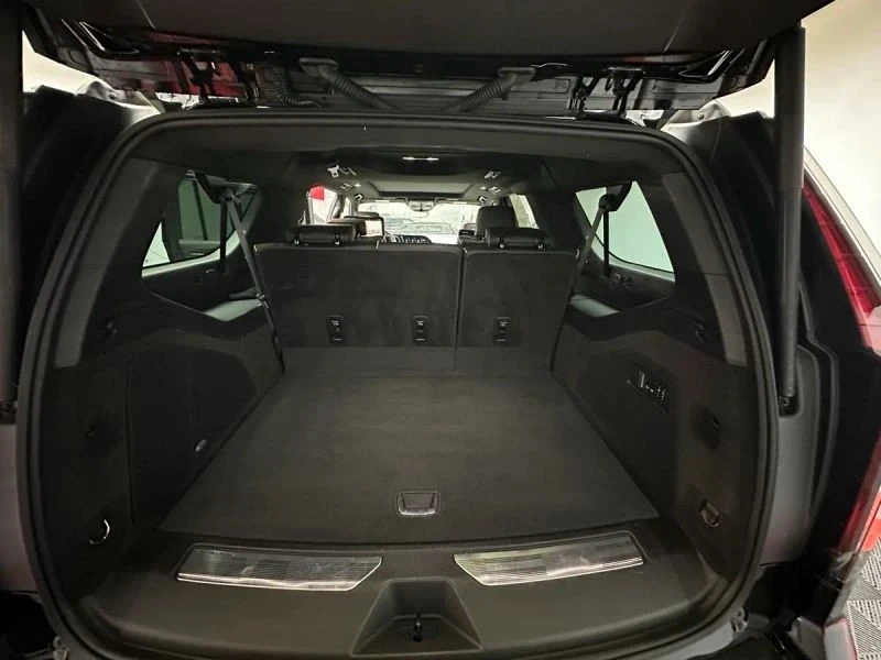 2024 Cadillac Escalade 5th Gen - Image 10 of 12