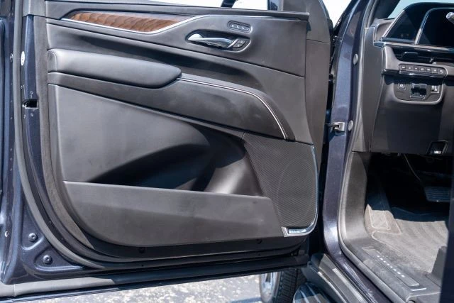 2024 Cadillac Escalade 5th Gen - Image 13 of 16