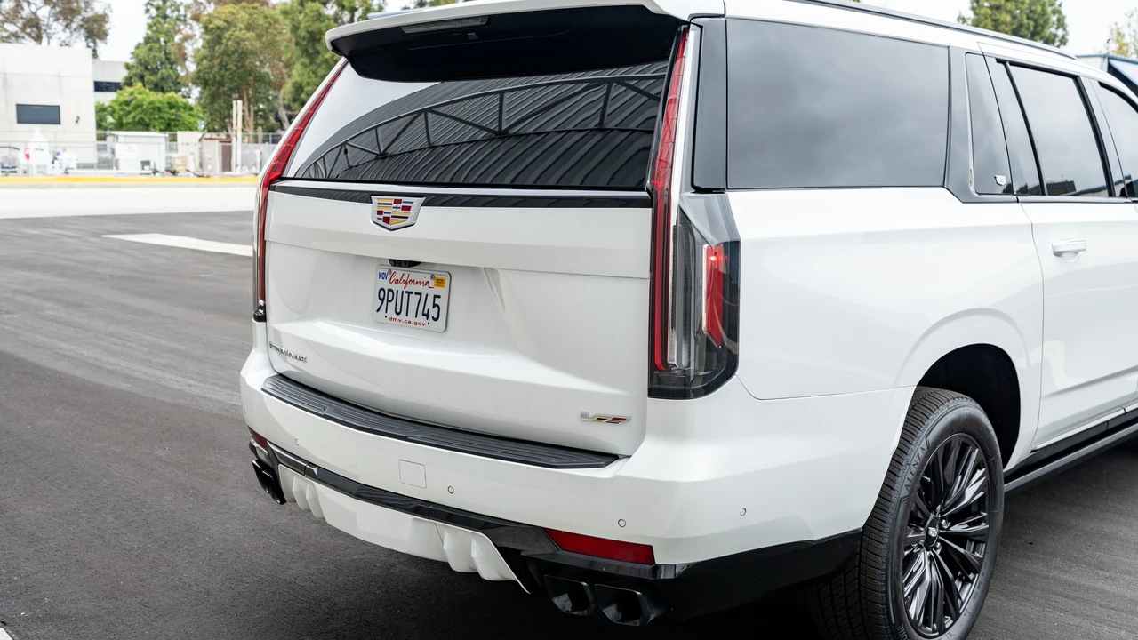 2024 Cadillac Escalade-V 5th Gen - Image 14 of 31