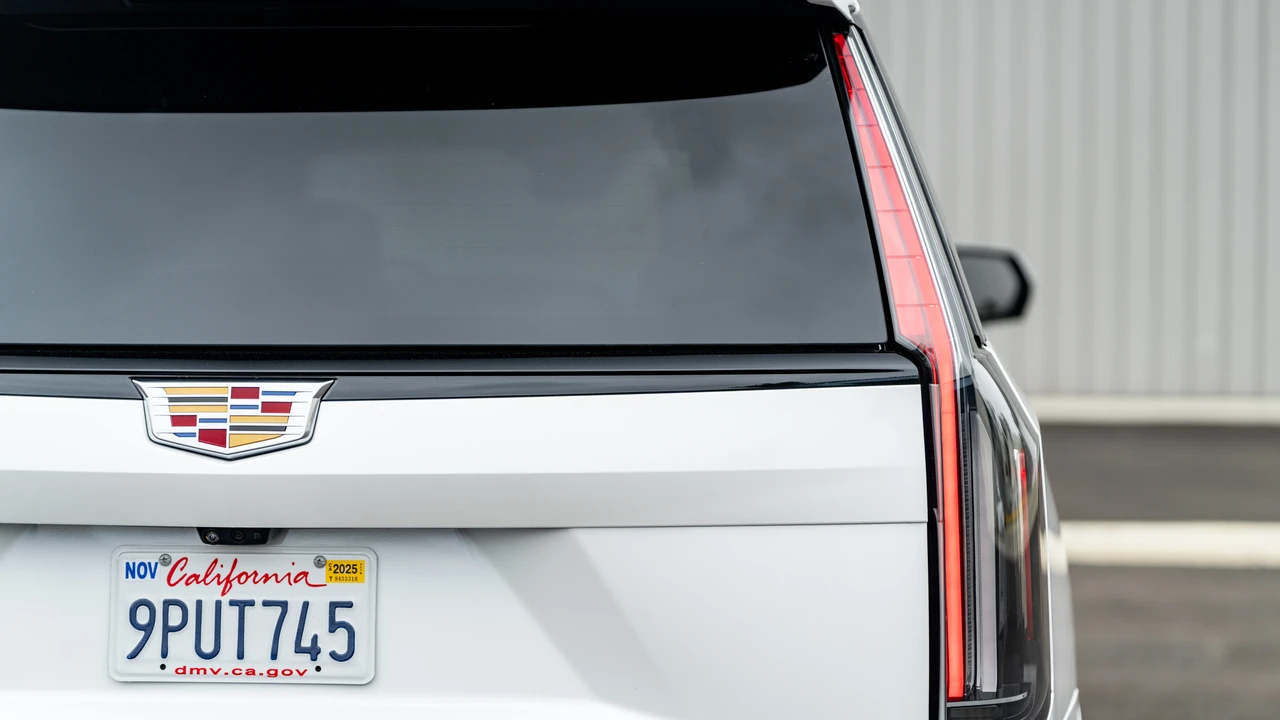 2024 Cadillac Escalade-V 5th Gen - Image 19 of 31