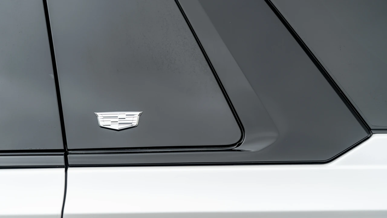 2024 Cadillac Escalade-V 5th Gen - Image 21 of 31