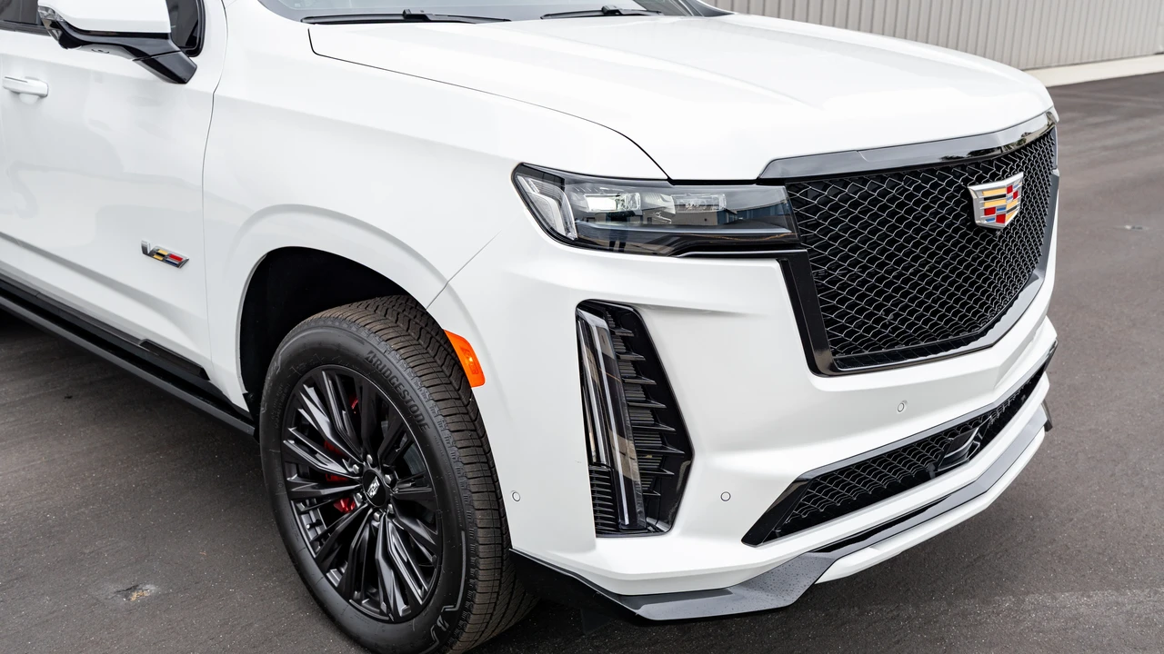 2024 Cadillac Escalade-V 5th Gen - Image 11 of 31