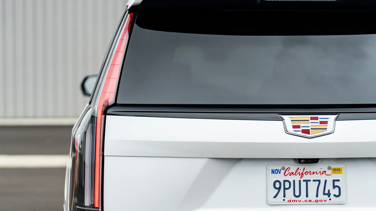 2024 Cadillac Escalade-V 5th Gen - Image 18 of 31