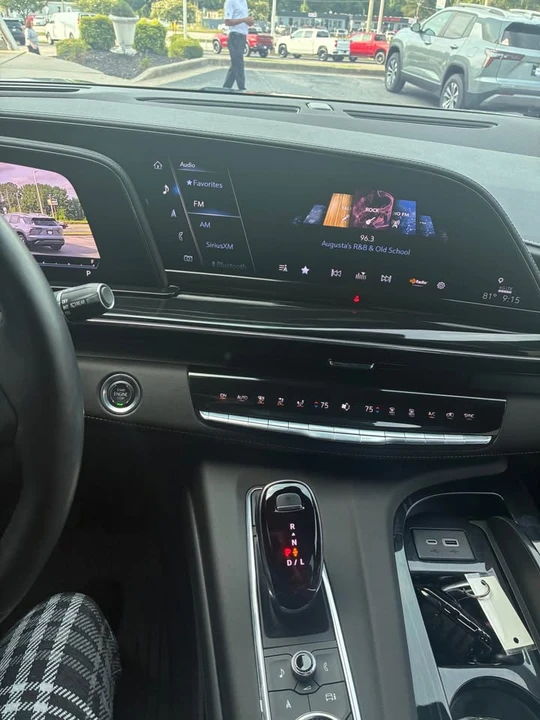 2024 Cadillac Escalade 5th Gen - Image 6 of 8