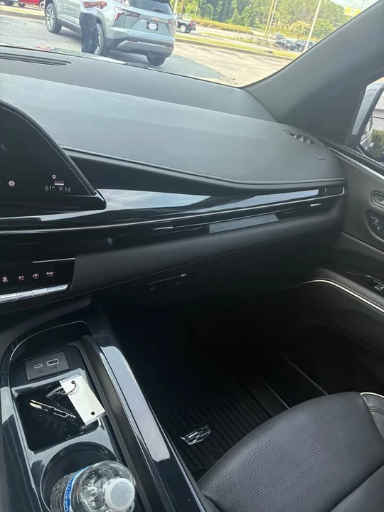 2024 Cadillac Escalade 5th Gen - Image 7 of 8
