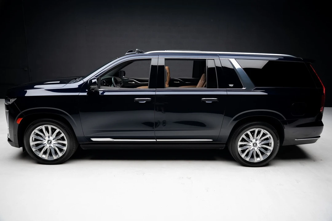 2024 Cadillac Escalade 5th Gen - Image 15 of 21