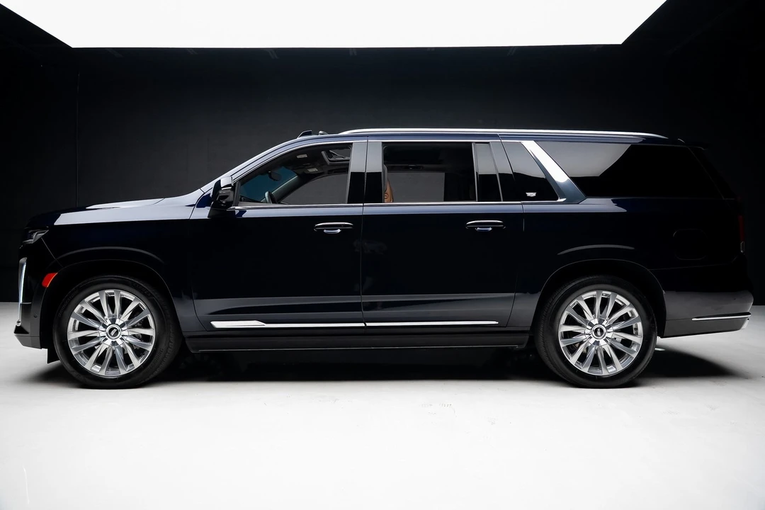 2024 Cadillac Escalade 5th Gen - Image 16 of 21