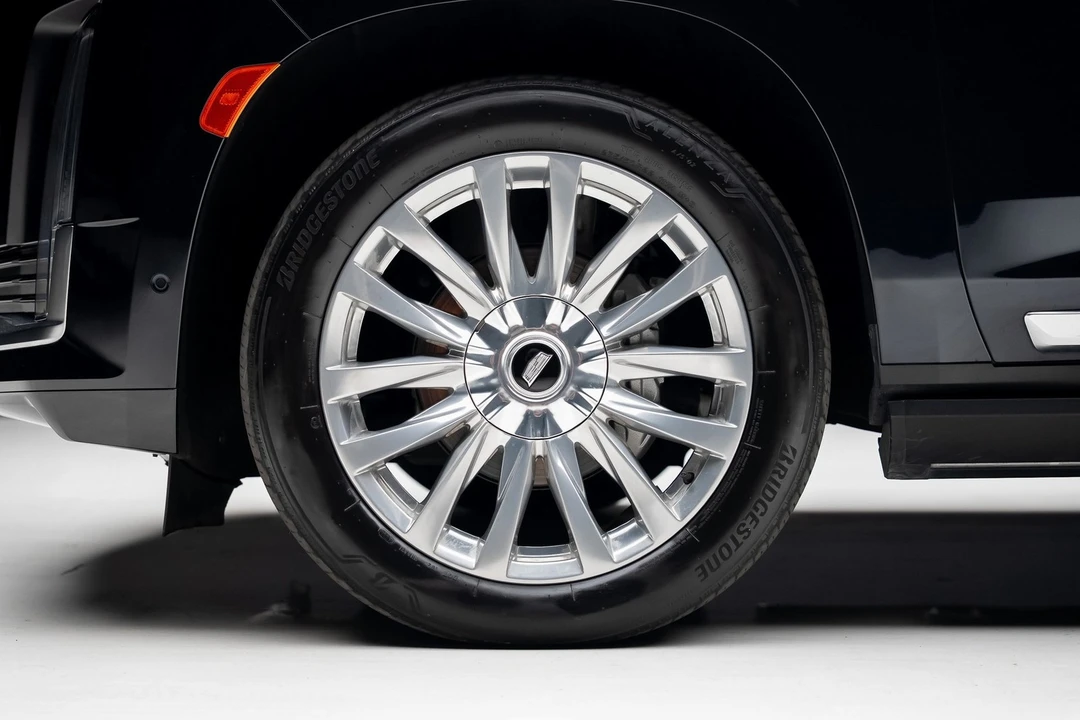 2024 Cadillac Escalade 5th Gen - Image 18 of 21