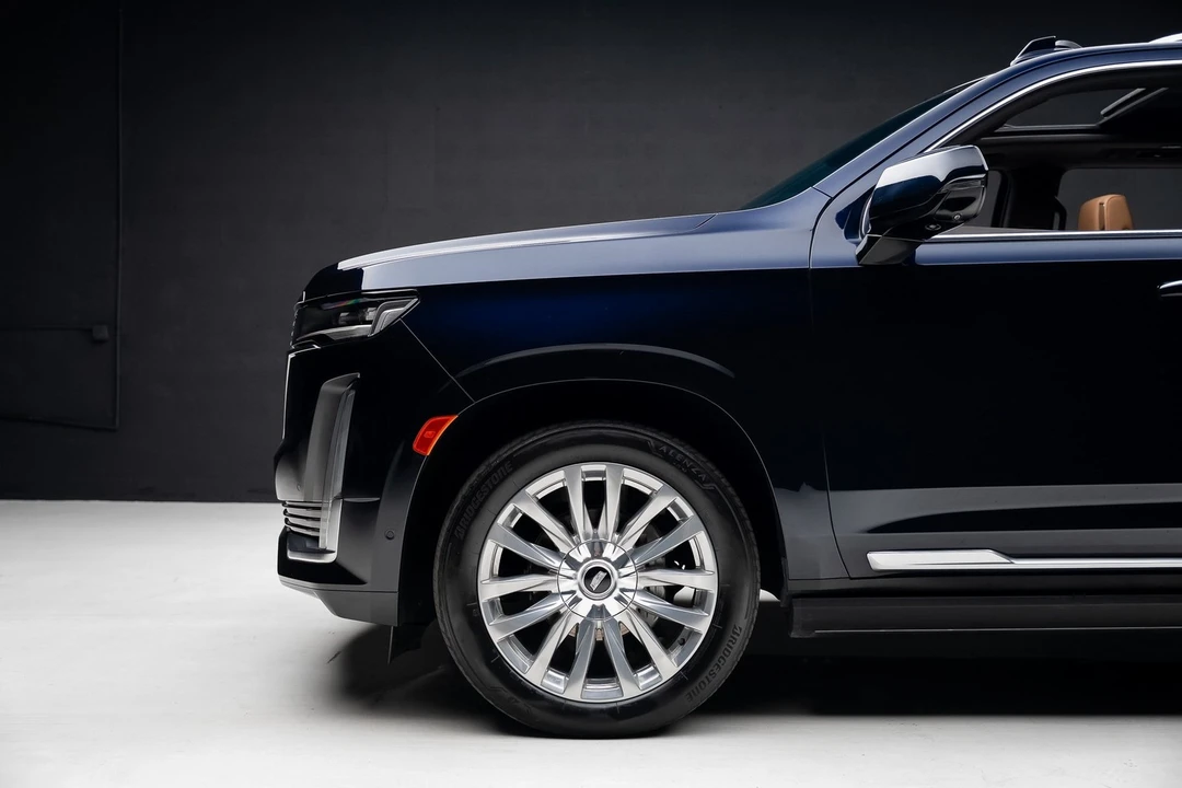 2024 Cadillac Escalade 5th Gen - Image 17 of 21