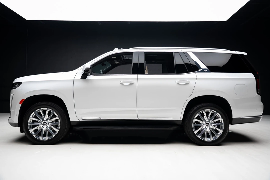 2024 Cadillac Escalade 5th Gen - Image 17 of 21