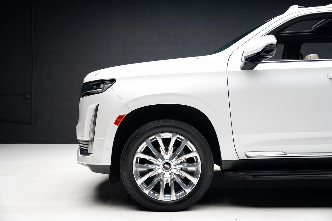 2024 Cadillac Escalade 5th Gen - Image 18 of 21