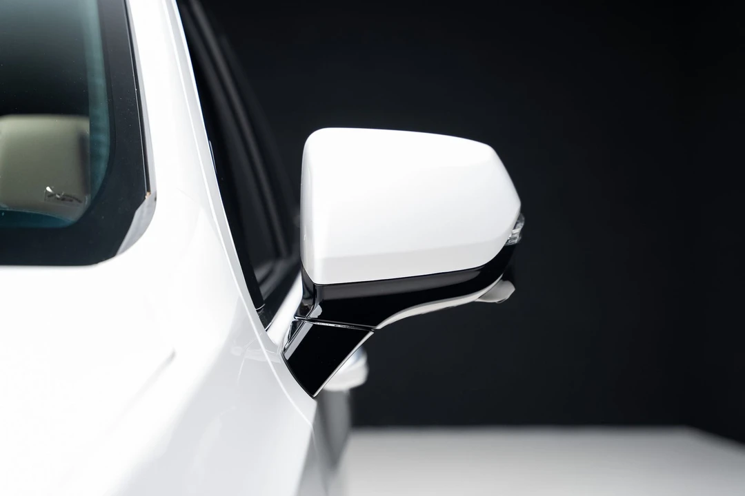 2024 Cadillac Escalade 5th Gen - Image 15 of 21