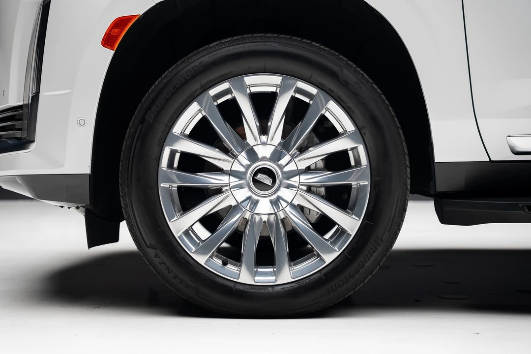 2024 Cadillac Escalade 5th Gen - Image 19 of 21