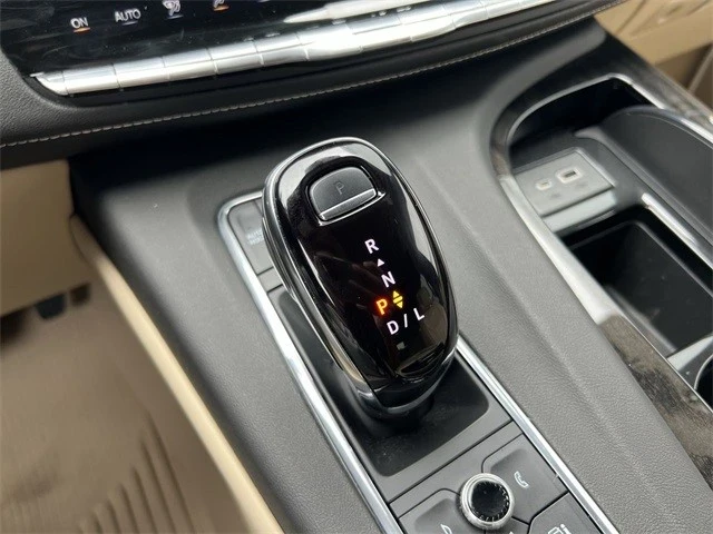 2024 Cadillac Escalade 5th Gen - Image 16 of 21