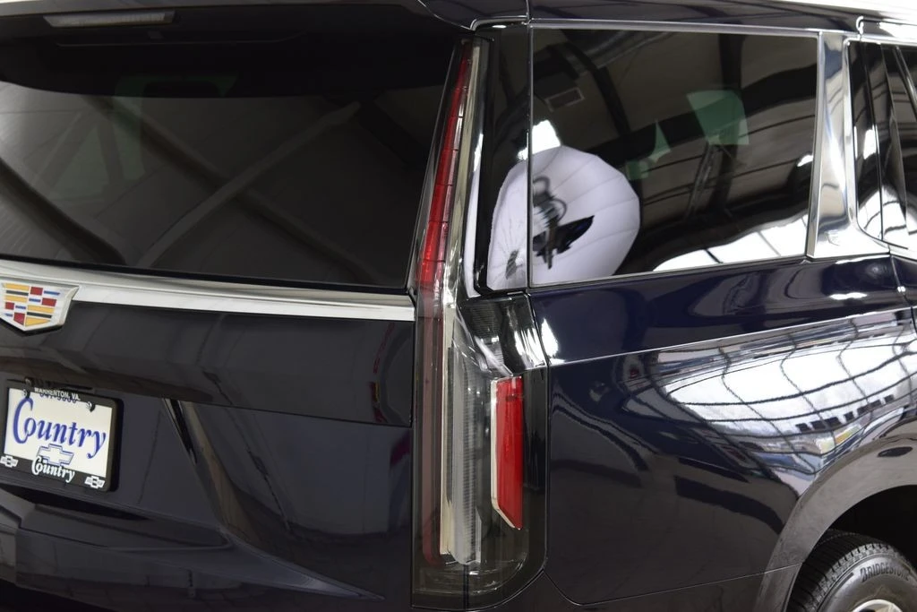 2024 Cadillac Escalade 5th Gen - Image 19 of 21
