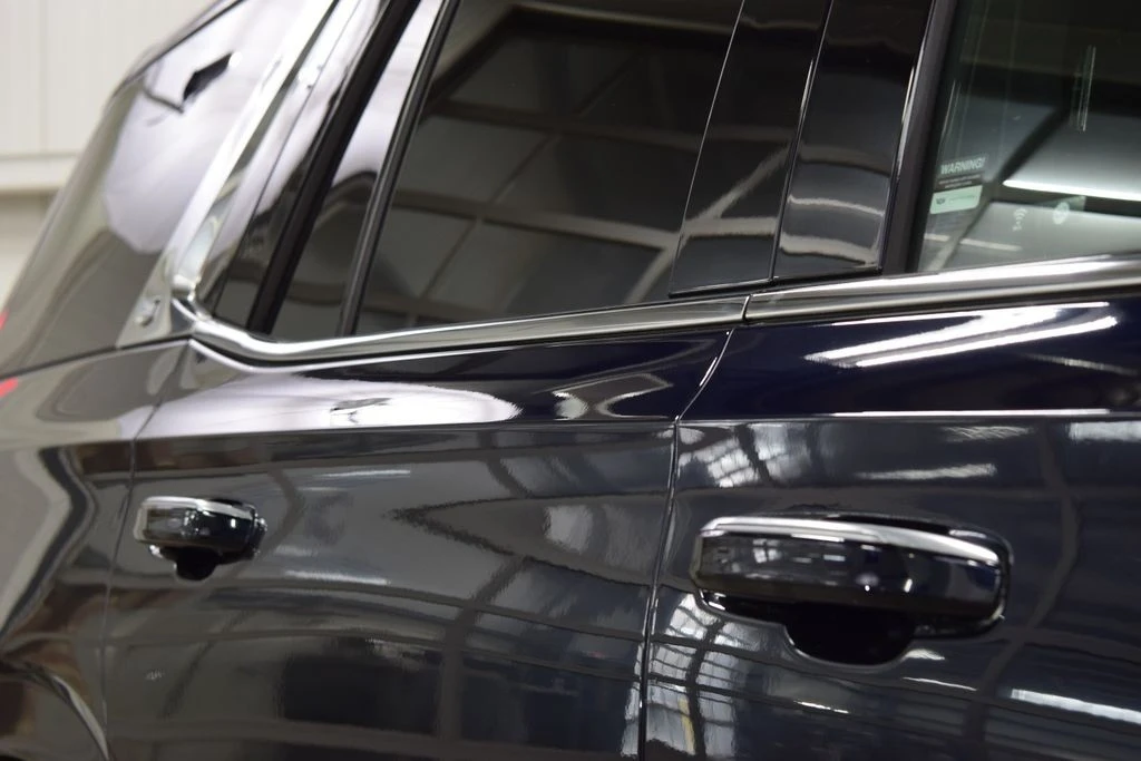 2024 Cadillac Escalade 5th Gen - Image 17 of 21