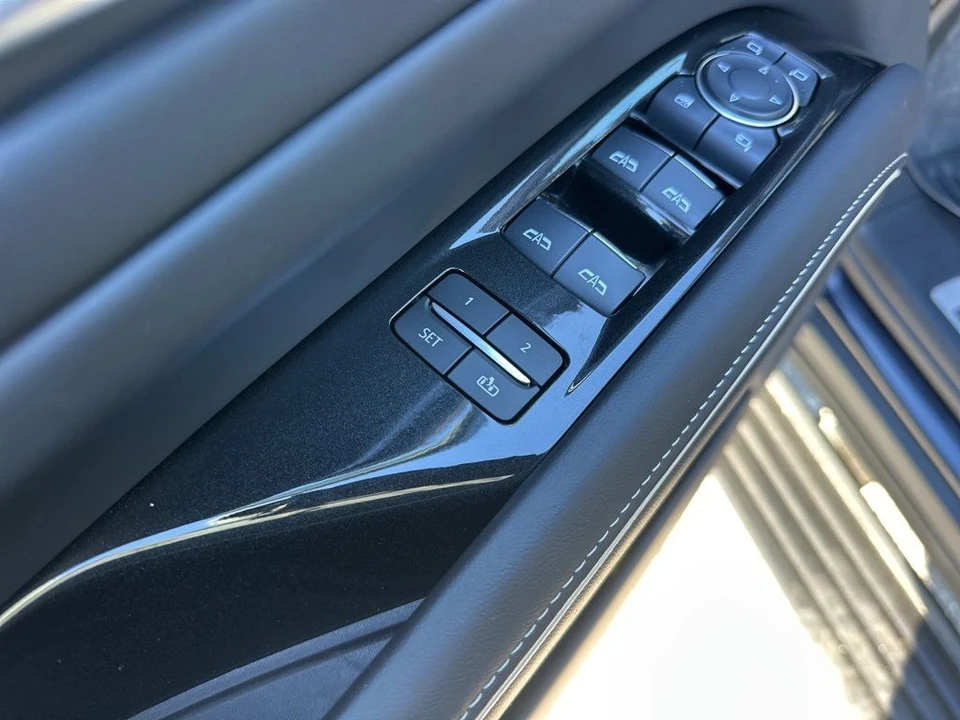 2024 Cadillac Escalade 5th Gen - Image 11 of 12