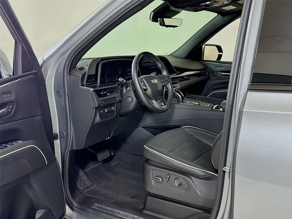 2024 Cadillac Escalade 5th Gen - Image 11 of 12