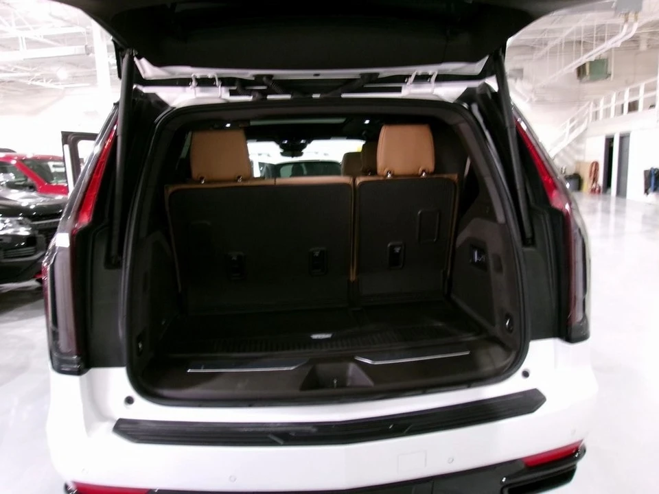 2024 Cadillac Escalade 5th Gen - Image 10 of 12