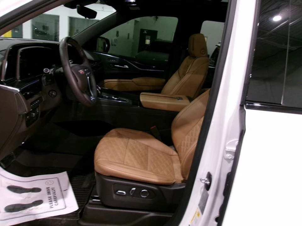 2024 Cadillac Escalade 5th Gen - Image 11 of 12